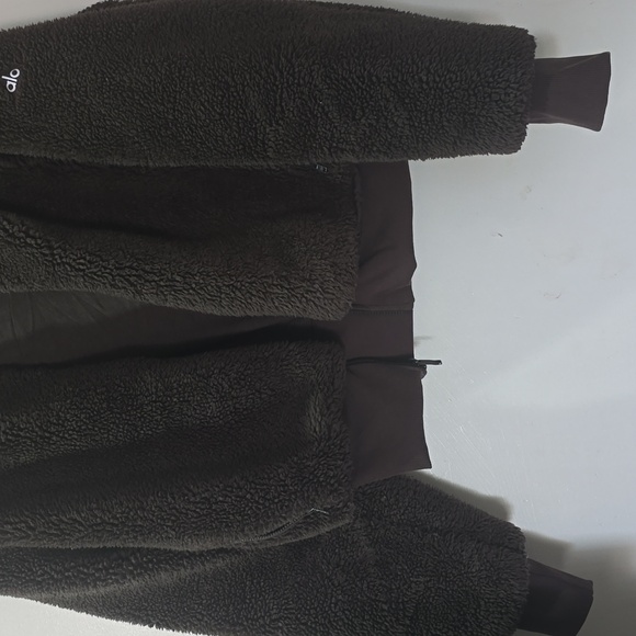 ALO Yoga Foxy Sherpa Teddy Jacket in Dark Brown - Picture 5 of 11
